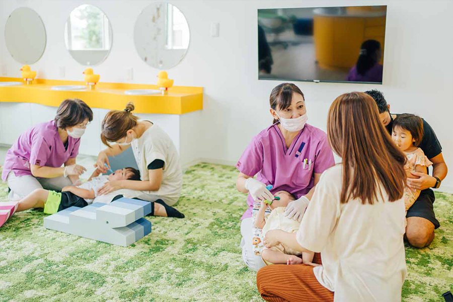 お子さんからお年寄りの方まで、家族そろって通える歯医者さん